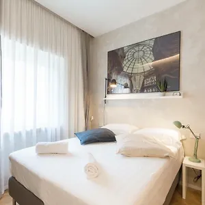 https://center-deluxe-room.italymilanhotels.net